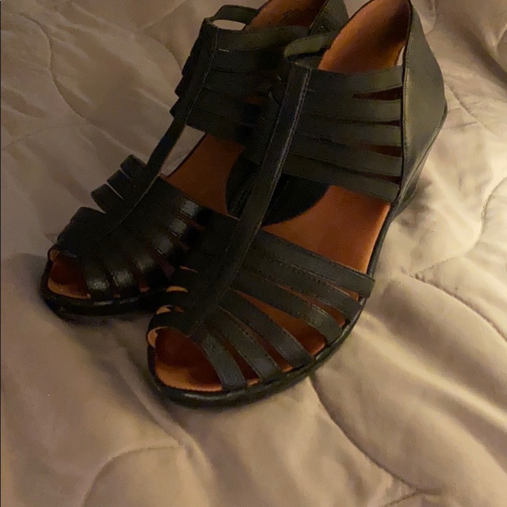 Natural soles by Kenneth Cole sandal